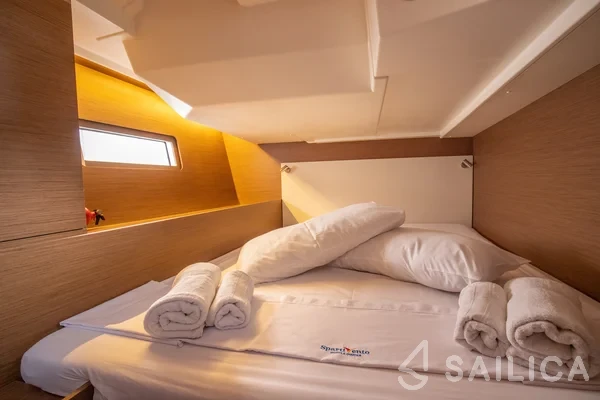 Oceanis 51.1 - Yacht Charter Sailica
