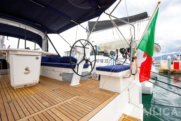 Oceanis 51.1 - Yacht Charter Sailica