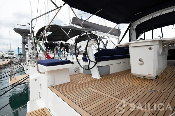 Oceanis 51.1 - Yacht Charter Sailica
