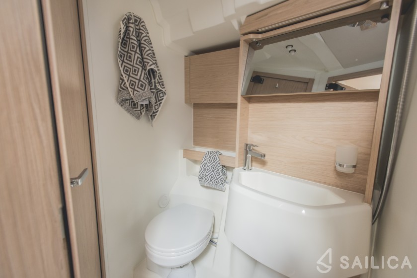 Oceanis 51.1 - Yacht Charter Sailica