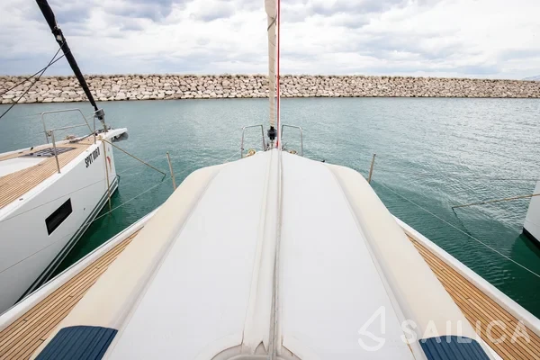 Oceanis 51.1 - Yacht Charter Sailica