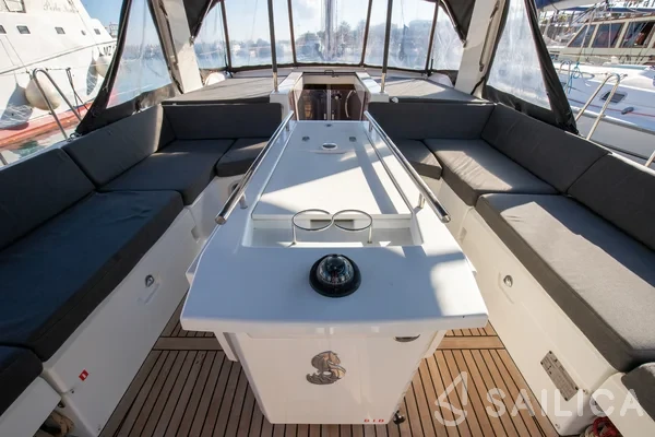 Oceanis 51.1 - Yacht Charter Sailica