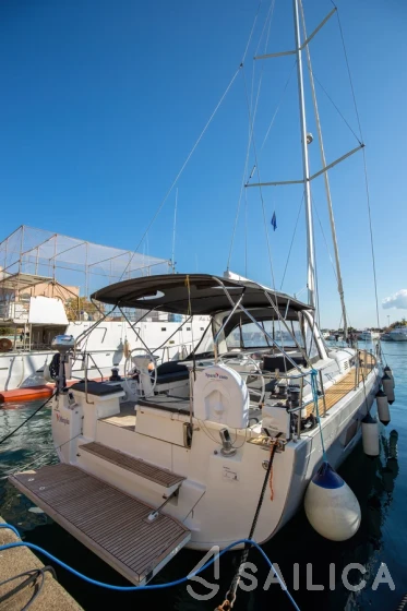 Oceanis 51.1 - Yacht Charter Sailica