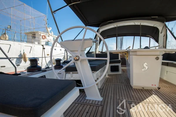 Oceanis 51.1 - Yacht Charter Sailica