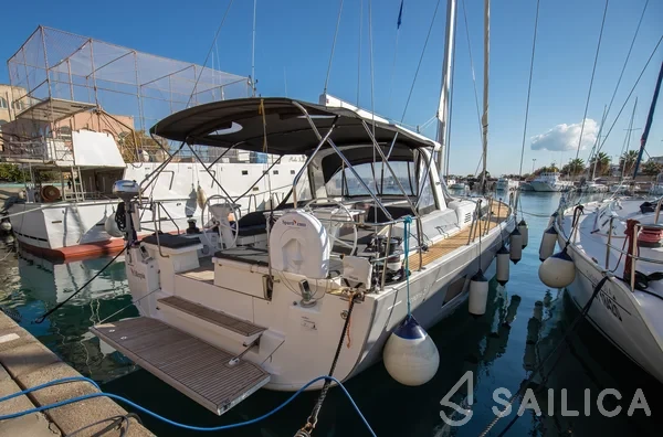 Oceanis 51.1 - Yacht Charter Sailica