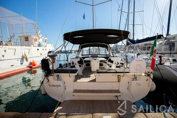 Oceanis 51.1 - Yacht Charter Sailica