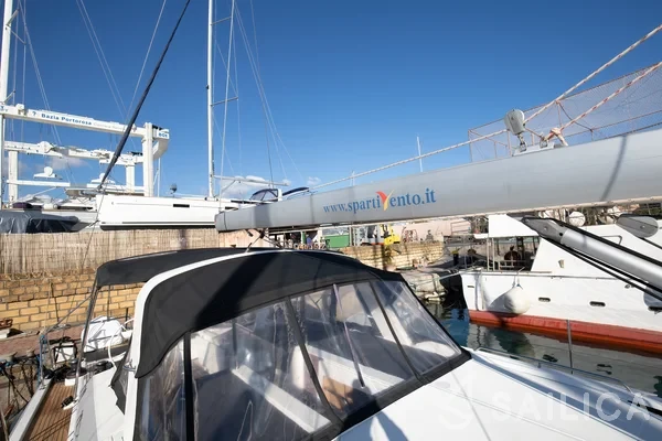 Oceanis 51.1 - Yacht Charter Sailica