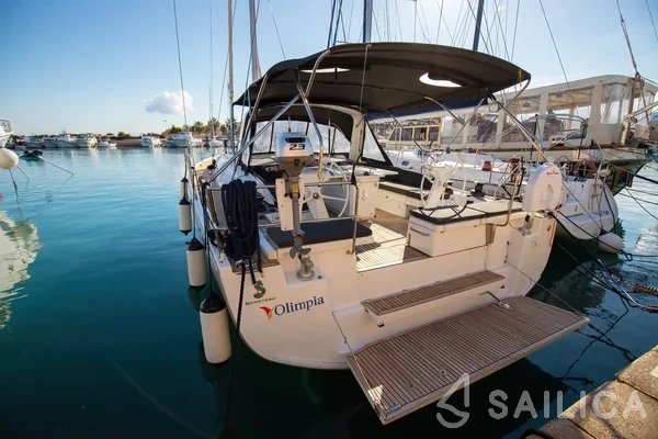 Oceanis 51.1 - Yacht Charter Sailica