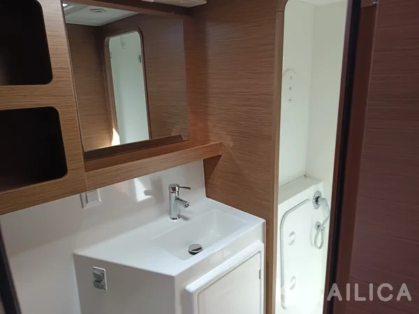 Lagoon 42 - Yacht Charter Sailica