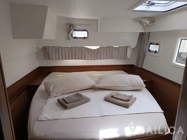Lagoon 42 - Yacht Charter Sailica