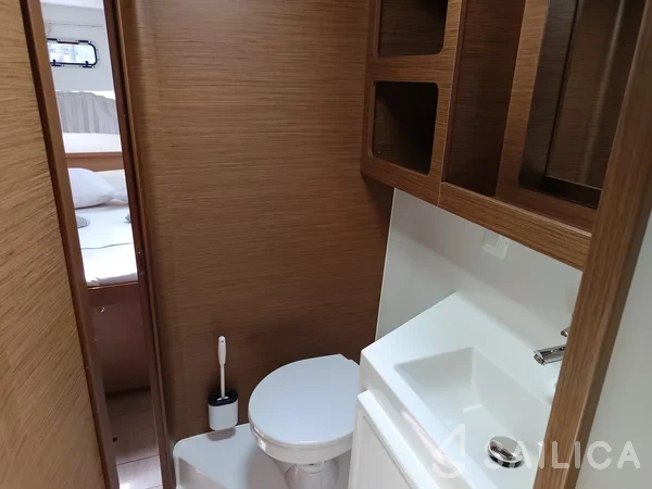 Lagoon 42 - Yacht Charter Sailica