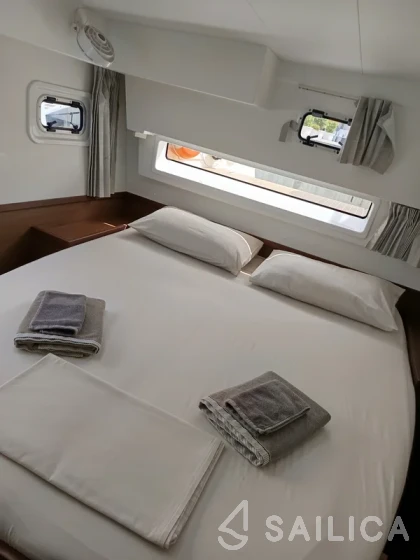 Lagoon 42 - Yacht Charter Sailica