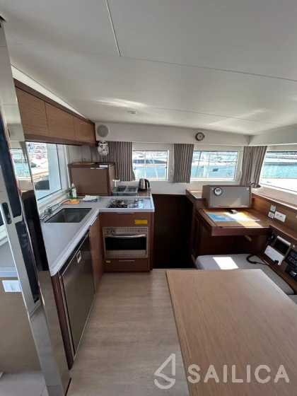 Lagoon 40 - Yacht Charter Sailica