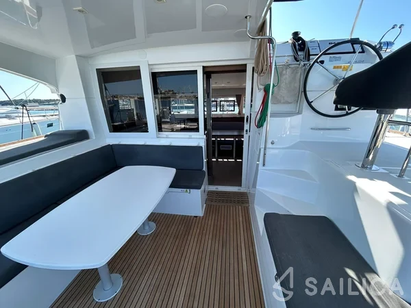 Lagoon 40 - Yacht Charter Sailica