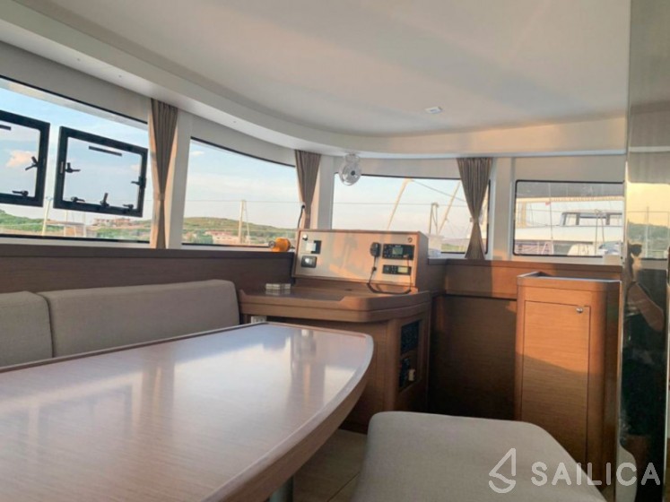 Lagoon 42 - Yacht Charter Sailica