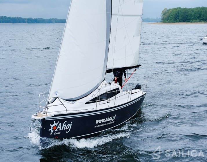 Maxus 26 Prestige - Yacht Charter Sailica