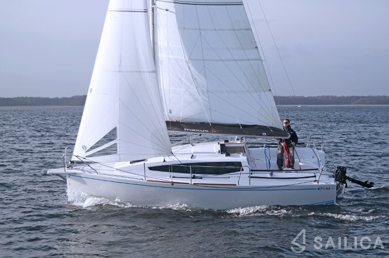 Maxus 26 Prestige - Yacht Charter Sailica