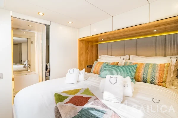 Sunreef 60 - Yacht Charter Sailica