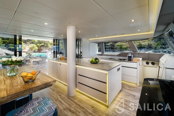 Sunreef 60 - Yacht Charter Sailica