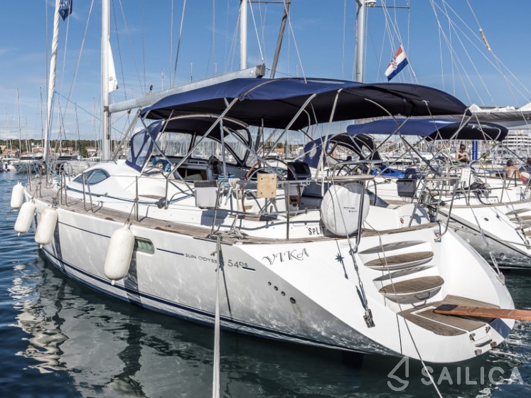 Sun Odyssey 54DS - Photo #4 Sun Odyssey 54DS - Yacht Charter Sailica