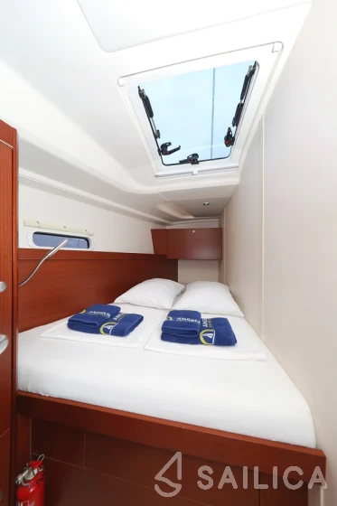Hanse 455 - Yacht Charter Sailica