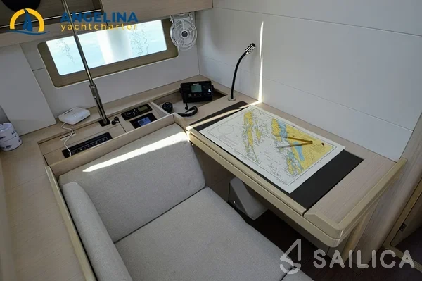 Oceanis 51.1 - Yacht Charter Sailica