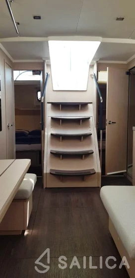 Oceanis 51.1 - Yacht Charter Sailica