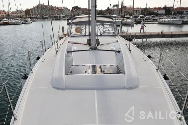 Oceanis 51.1 - Yacht Charter Sailica