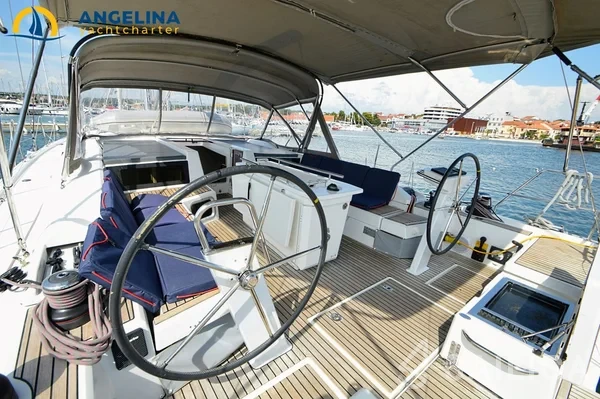Oceanis 51.1 - Yacht Charter Sailica