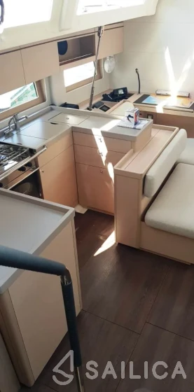 Oceanis 51.1 - Yacht Charter Sailica