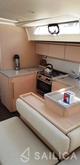 Oceanis 51.1 - Yacht Charter Sailica