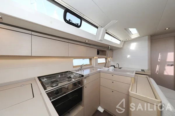 Oceanis 51.1 - Yacht Charter Sailica
