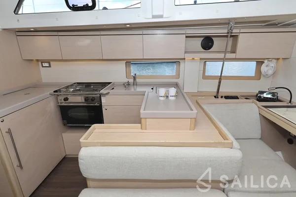 Oceanis 51.1 - Yacht Charter Sailica