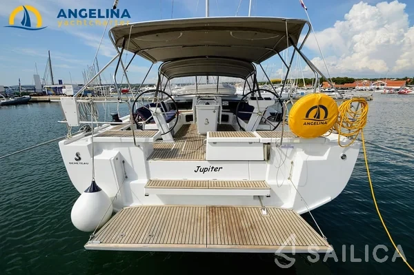 Oceanis 51.1 - Yacht Charter Sailica
