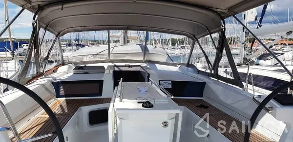 Oceanis 51.1 - Yacht Charter Sailica