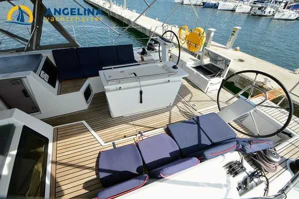 Oceanis 51.1 - Yacht Charter Sailica