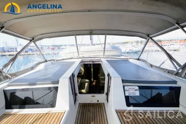 Oceanis 51.1 - Yacht Charter Sailica