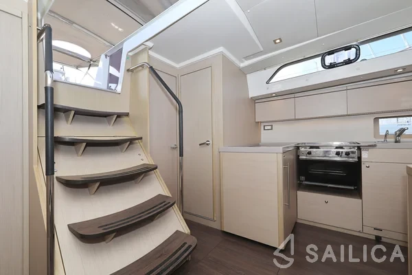Oceanis 51.1 - Yacht Charter Sailica