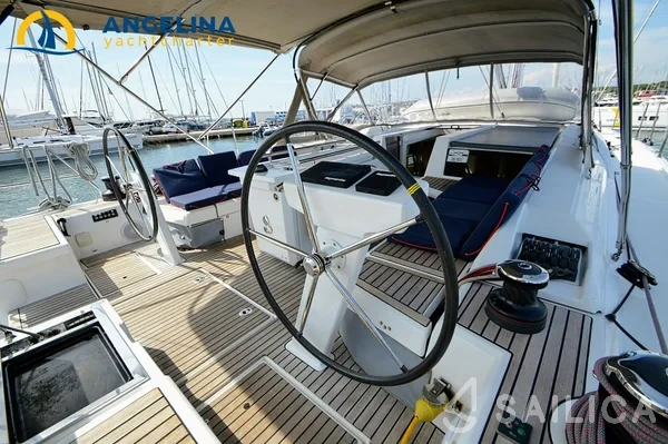 Oceanis 51.1 - Yacht Charter Sailica