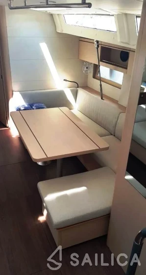 Oceanis 51.1 - Yacht Charter Sailica