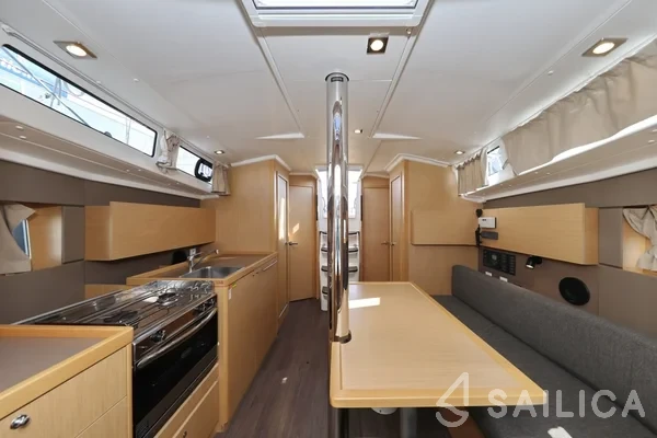 Oceanis 38.1 - Yacht Charter Sailica