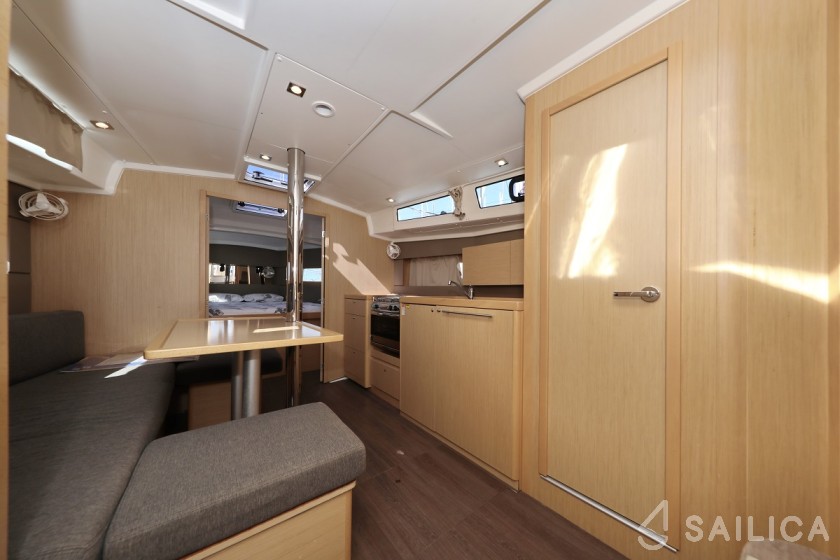 Oceanis 38.1 - Yacht Charter Sailica