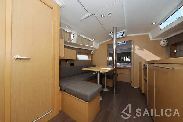 Oceanis 38.1 - Yacht Charter Sailica
