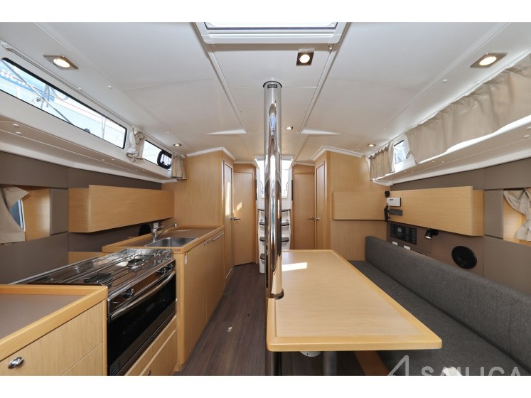 Oceanis 38.1 - Yacht Charter Sailica