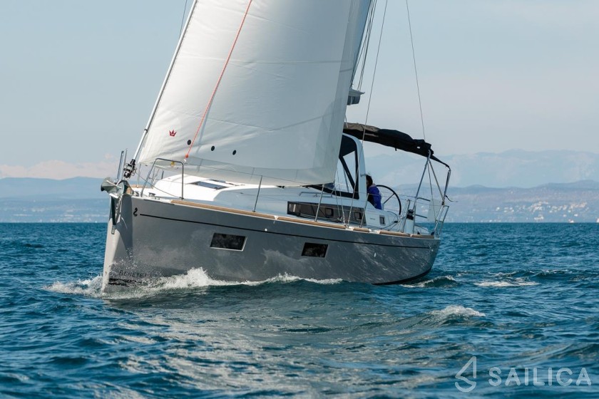 Oceanis 38.1 - Yacht Charter Sailica