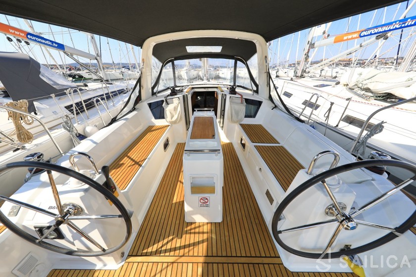 Oceanis 38.1 - Yacht Charter Sailica