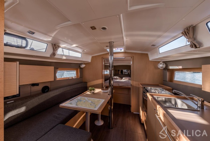Oceanis 38.1 - Yacht Charter Sailica