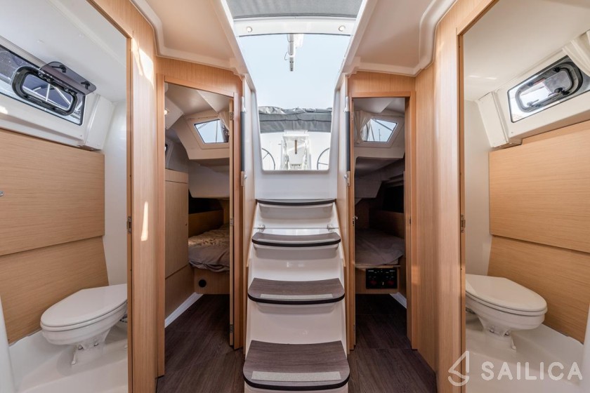 Oceanis 38.1 - Yacht Charter Sailica