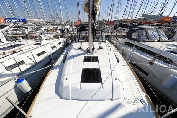 Oceanis 38.1 - Yacht Charter Sailica