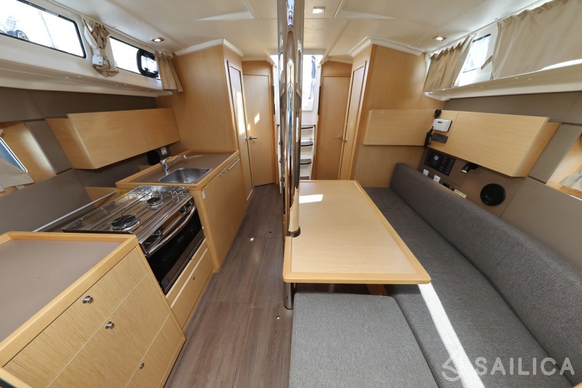 Oceanis 38.1 - Yacht Charter Sailica